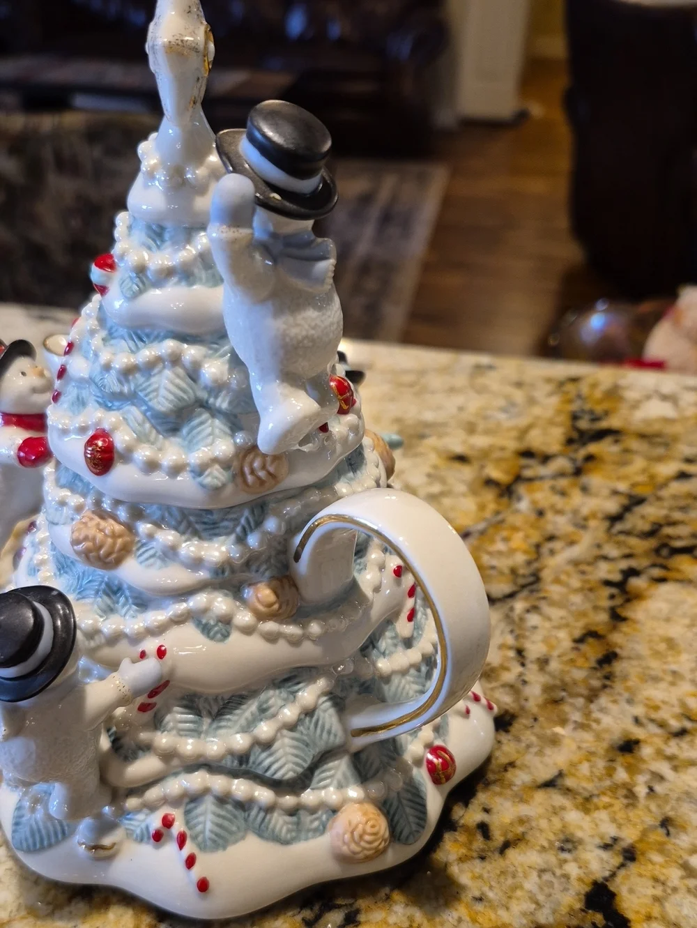 Lenox Christmas Tree With Snowmen Tea Pot. Vintage Piece.(#3030E)